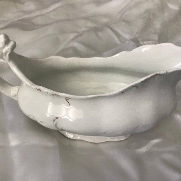 VINTAGE ALFRED MEAKING Royal Semi-Porcelain GRAVY BOAT England WHITE GOLD - Picture 1 of 4